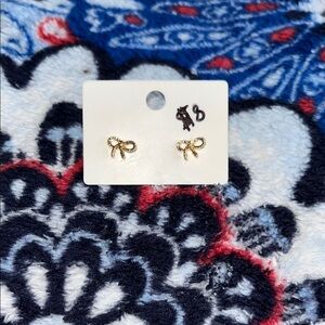 NWOT Gold Bow Earrings